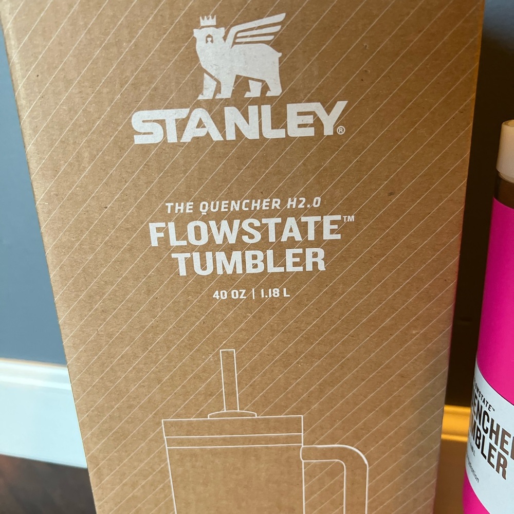 Stanley Flowstate Tumbler in Bright Pink - Picture 3 of 5